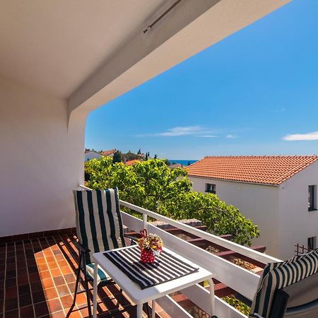 Apartment Tonka *Balcony & Partial Seaview! Veglia Exterior foto