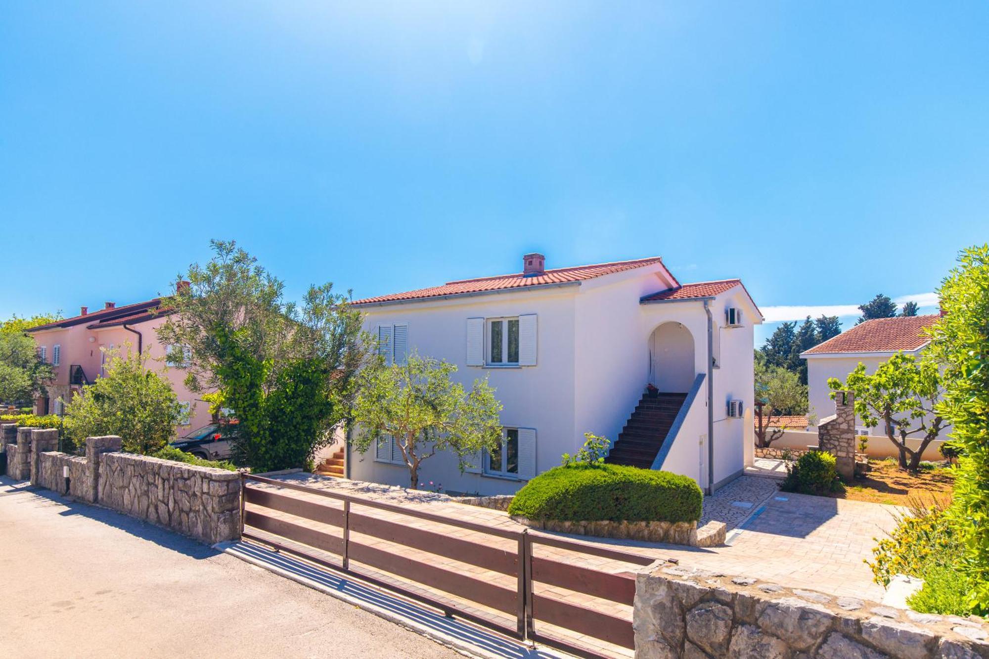 Apartment Tonka *Balcony & Partial Seaview! Veglia Exterior foto