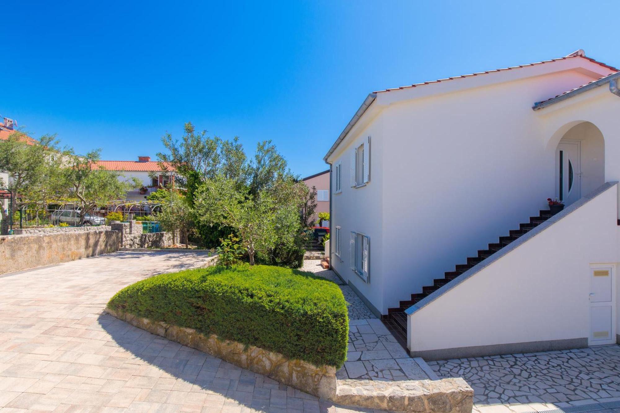 Apartment Tonka *Balcony & Partial Seaview! Veglia Exterior foto