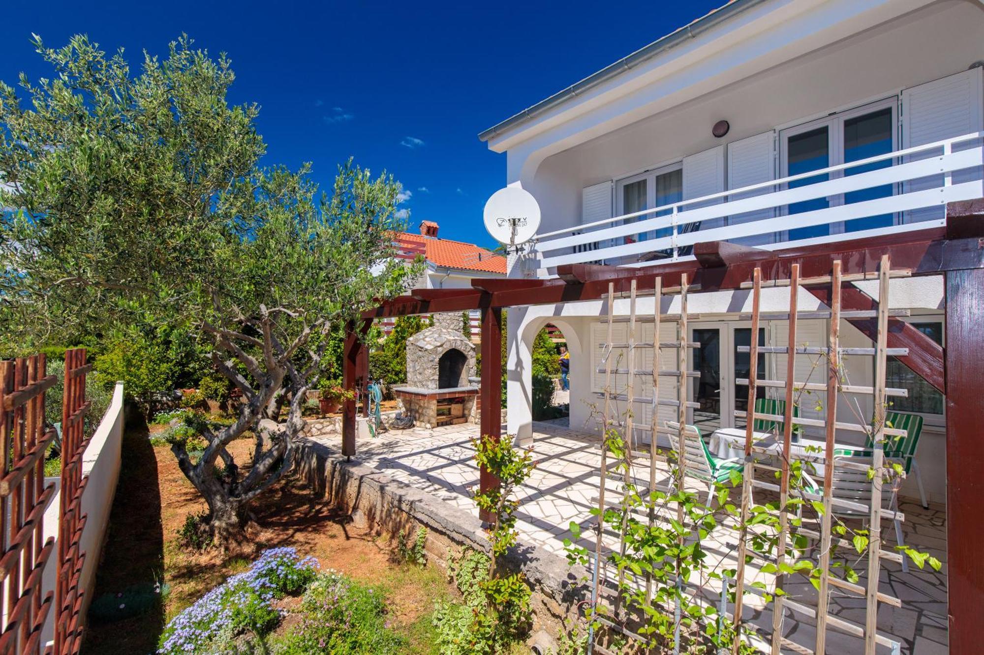 Apartment Tonka *Balcony & Partial Seaview! Veglia Exterior foto